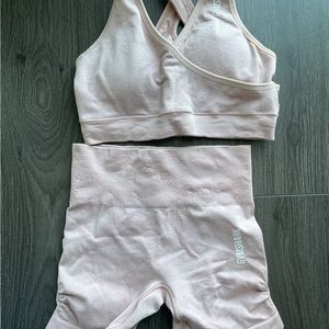 Gymshark adapt animal seamless bra and shorts set in colour pink cameo